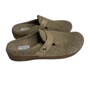Earth Origins Janet Clog Brown Cork
